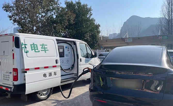 额济纳旗汽车搭电