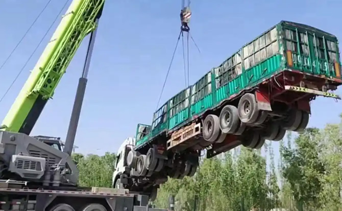 额济纳旗道路脱困救援案例